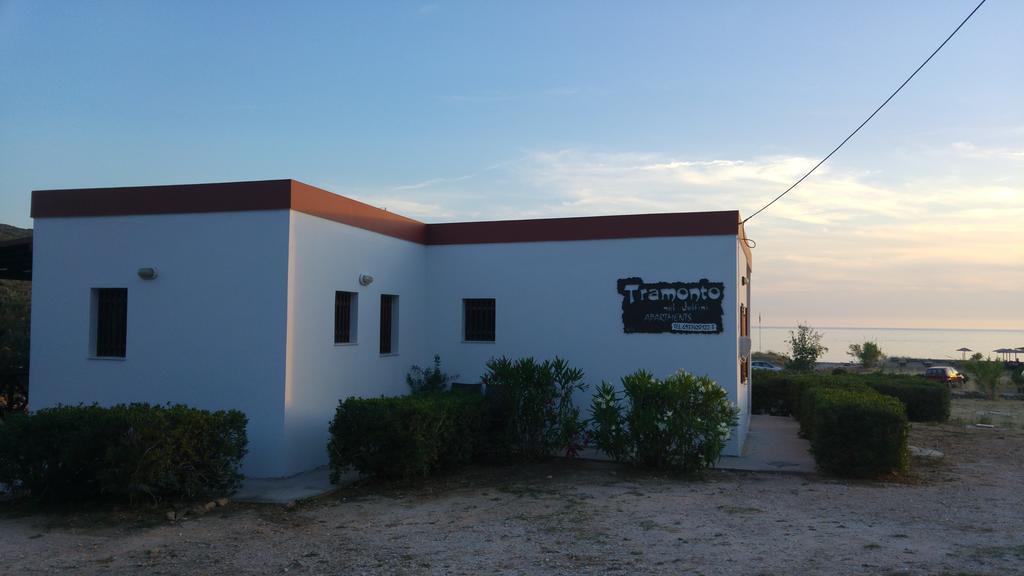 דירות Kini Tramonto Nel Delfini מראה חיצוני תמונה