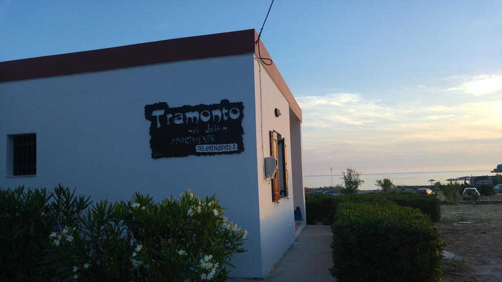 דירות Kini Tramonto Nel Delfini מראה חיצוני תמונה
